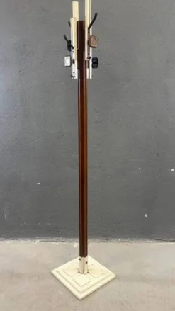 Porte-manteau en bois et acier inoxydable de style mid-century par Carlo De Carli pour FIARM années 1960 Italie