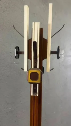Porte-manteau en bois et acier inoxydable de style mid-century par Carlo De Carli pour FIARM années 1960 Italie
