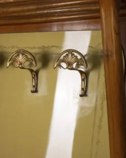 Porte-manteau en bois et verre décoré, Italie années 1950