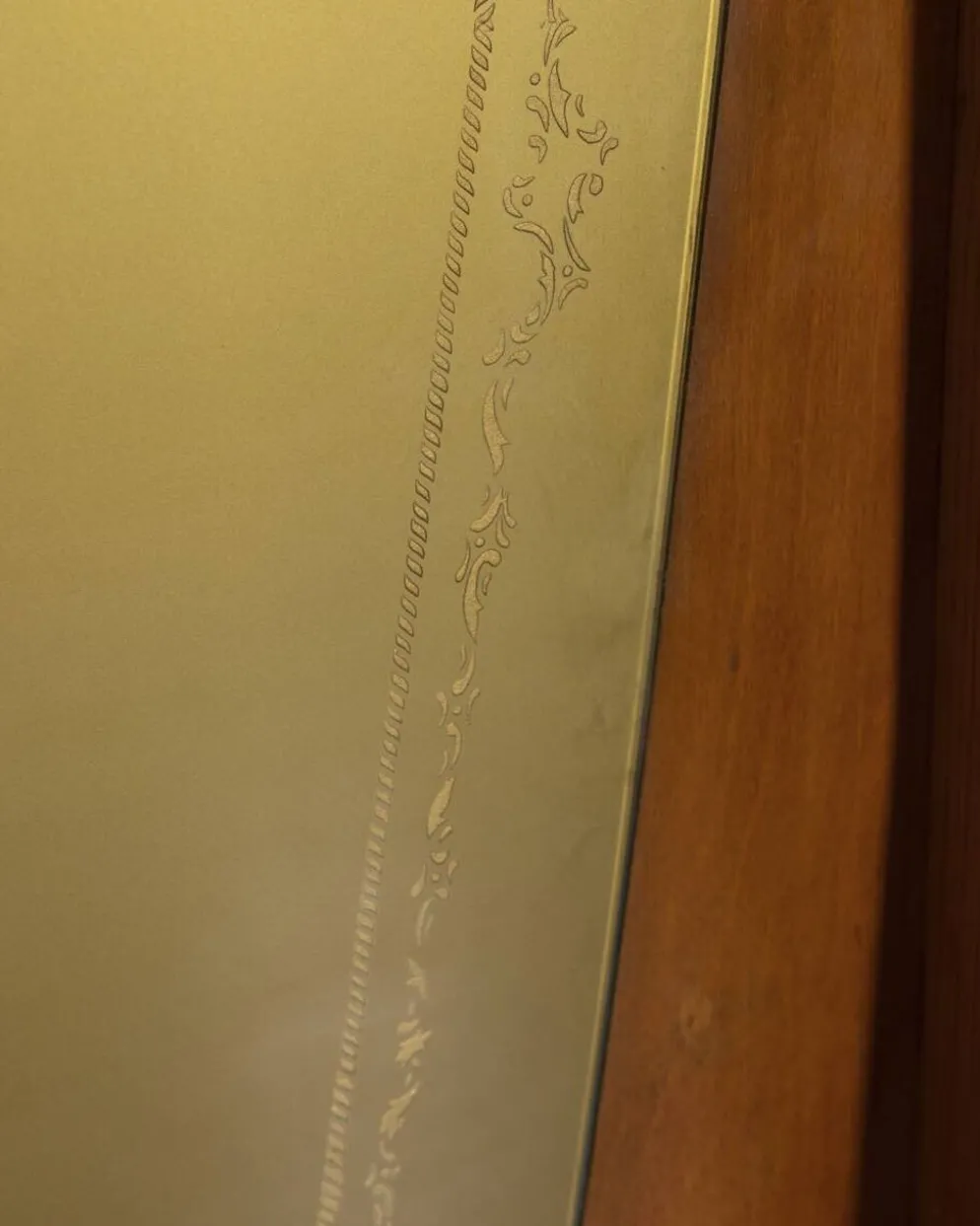 Porte-manteau en bois et verre décoré, Italie années 1950
