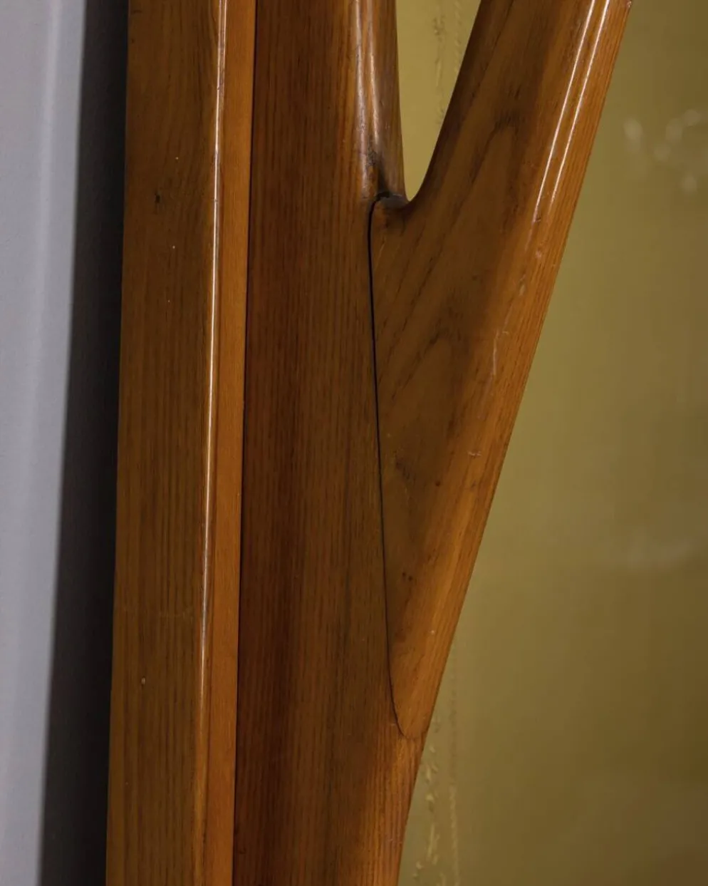 Porte-manteau en bois et verre décoré, Italie années 1950