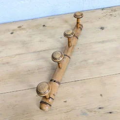 Porte-manteau en bois tourné