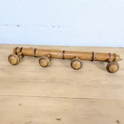 Porte-manteau en bois tourné