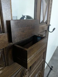 Porte manteau en chêne dans l'esprit de Dudouyt