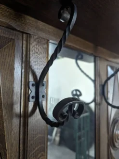 Porte manteau en chêne dans l'esprit de Dudouyt