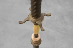 Porte-manteau en cuivre et marbre onyx de style Napoléon III, France, début du 20e siècle.