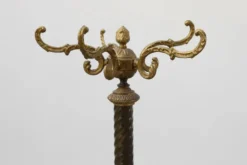 Porte-manteau en cuivre et marbre onyx de style Napoléon III, France, début du 20e siècle.