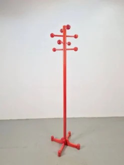 Porte-manteau en hêtre teinté rouge postmoderne avec boules, Italie, années 1970
