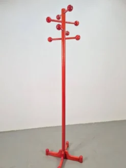 Porte-manteau en hêtre teinté rouge postmoderne avec boules, Italie, années 1970