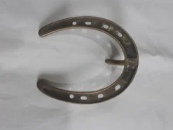Porte manteau en laiton en forme de fer à cheval