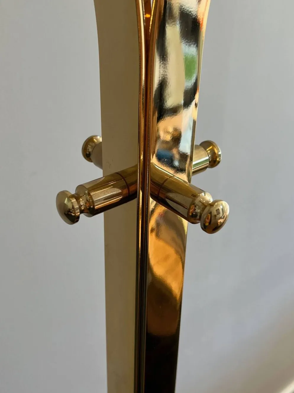 Porte-manteau en laiton et marbre