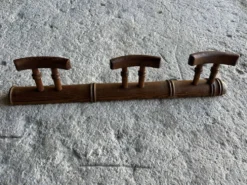Portemanteau en pin ancien