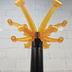 Porte-manteau en plastique orange de style italien des années spatiales vintage