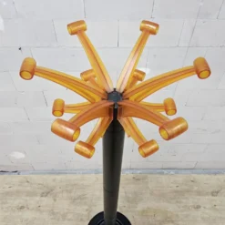 Porte-manteau en plastique orange de style italien des années spatiales vintage
