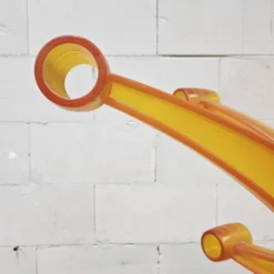 Porte-manteau en plastique orange de style italien des années spatiales vintage