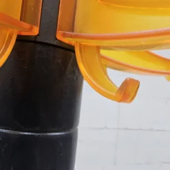 Porte-manteau en plastique orange de style italien des années spatiales vintage