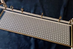 Porte-manteau et porte-chapeaux en laiton et métal perforé, années 1960