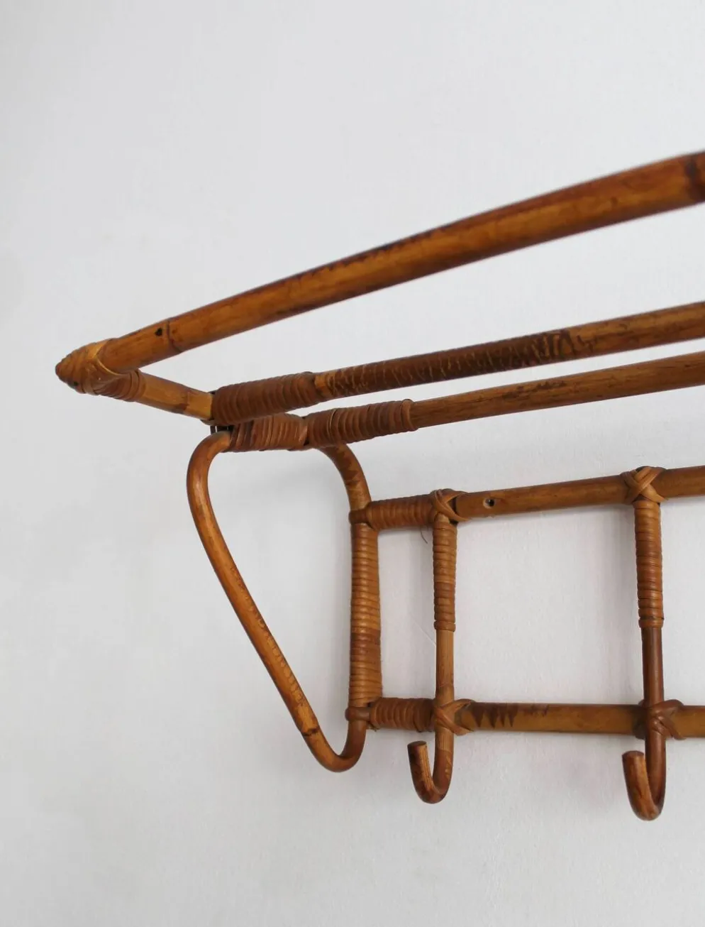 Porte-manteau et porte-chapeaux en rotin tchèque des années 1960, ÚLUV