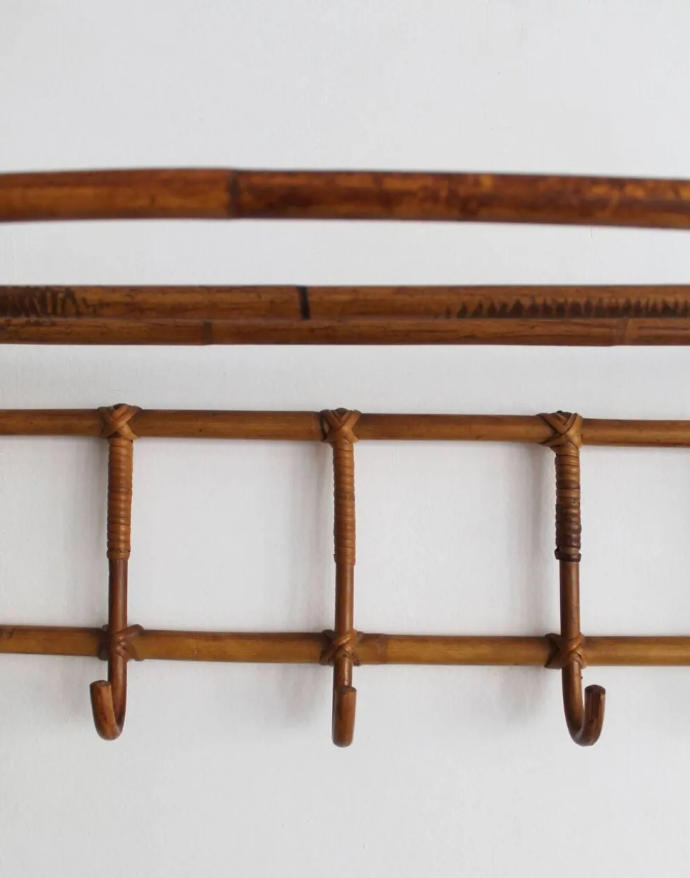 Porte-manteau et porte-chapeaux en rotin tchèque des années 1960, ÚLUV