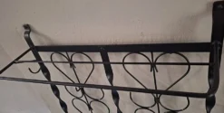 Porte-manteau et porte-chapeaux en fer forgé mural des années 1960.