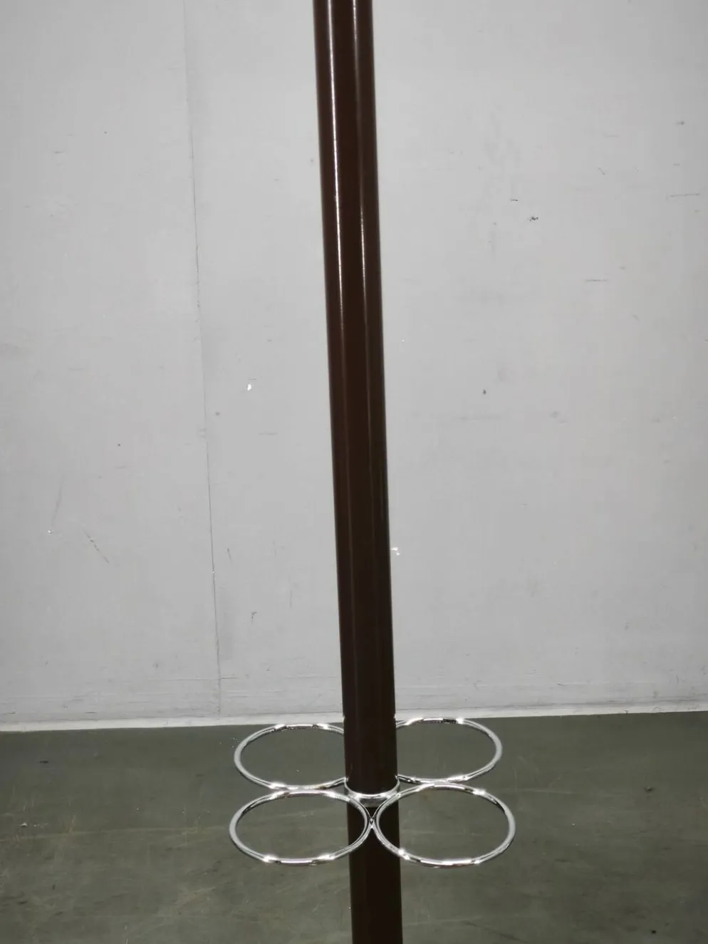 Porte-manteau et porte-parapluie en chrome de l'ère spatiale italienne des années 1970 par Cazzaro