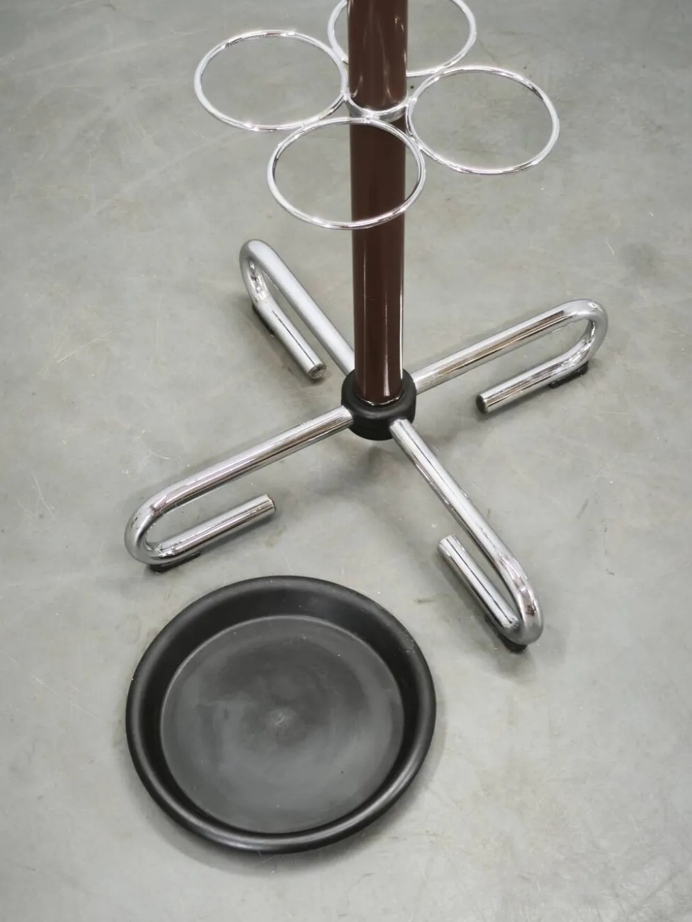 Porte-manteau et porte-parapluie en chrome de l'ère spatiale italienne des années 1970 par Cazzaro