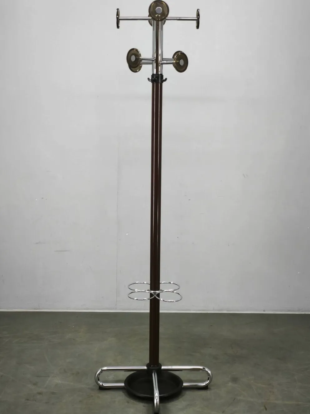 Porte-manteau et porte-parapluie en chrome de l'ère spatiale italienne des années 1970 par Cazzaro