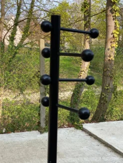 Porte manteau industriel vintage en acier noir