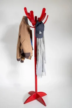 Porte-manteau italien de Mauro Pasquinelli en bois laqué rouge, années 1960