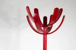 Porte-manteau italien de Mauro Pasquinelli en bois laqué rouge, années 1960