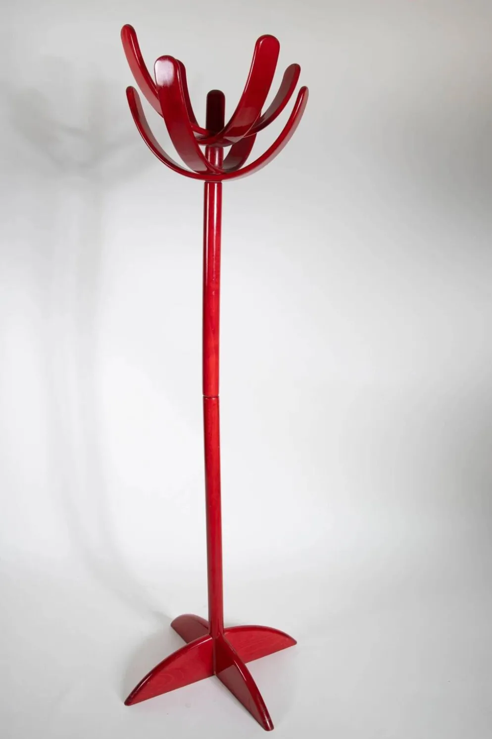 Porte-manteau italien de Mauro Pasquinelli en bois laqué rouge, années 1960