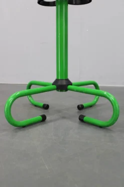 Porte-manteau italien en métal laqué des années 1970 avec porte-parapluie