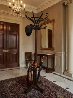 Porte-manteau élégant en colonne style Thonet