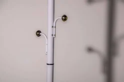 Porte-manteau moderniste