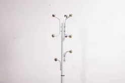 Porte-manteau moderniste