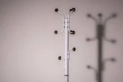 Porte-manteau moderniste