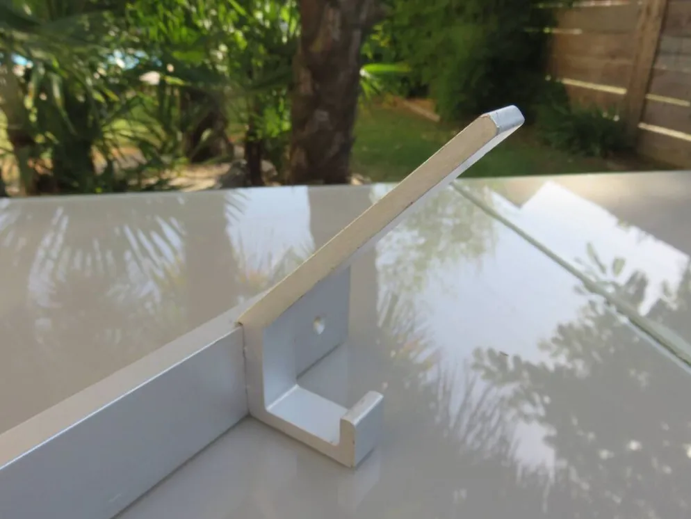 Porte manteau moderniste en aluminium années 70