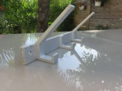 Porte manteau moderniste en aluminium années 70
