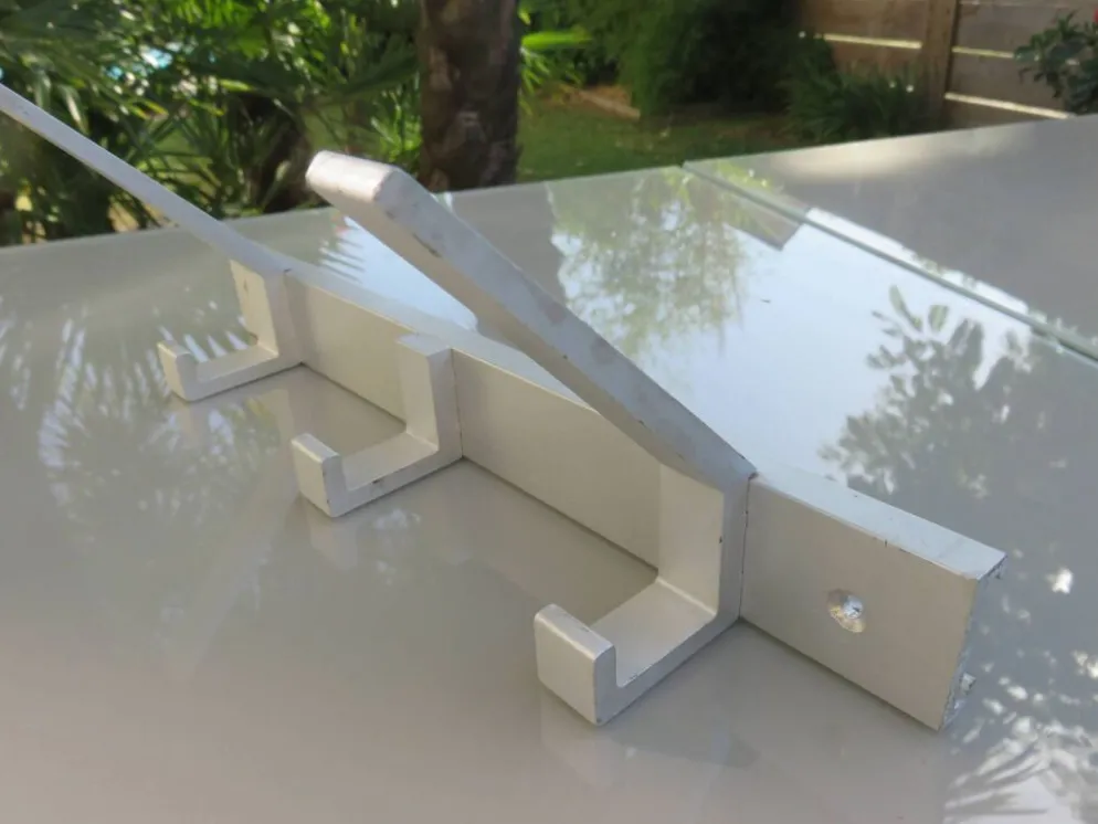 Porte manteau moderniste en aluminium années 70
