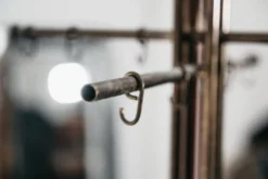 Porte-manteau moderniste en marbre et laiton Renato Zevi Metalarte