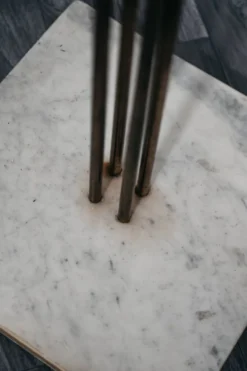 Porte-manteau moderniste en marbre et laiton Renato Zevi Metalarte