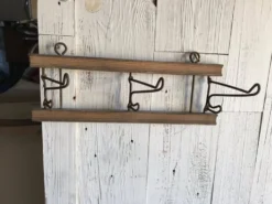 Porte-manteau mural antique en bois et fer marron, vers 1900, crochets pliants
