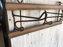 Porte-manteau mural antique en bois et fer marron, vers 1900, crochets pliants