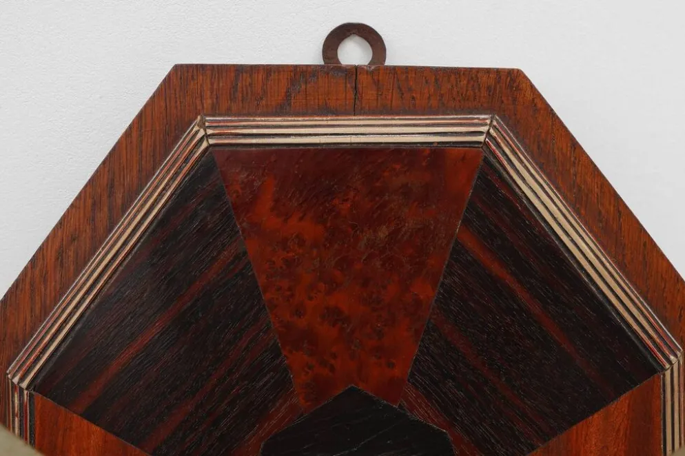 Porte-manteau mural Art Déco à marqueterie géométrique, France vers 1930