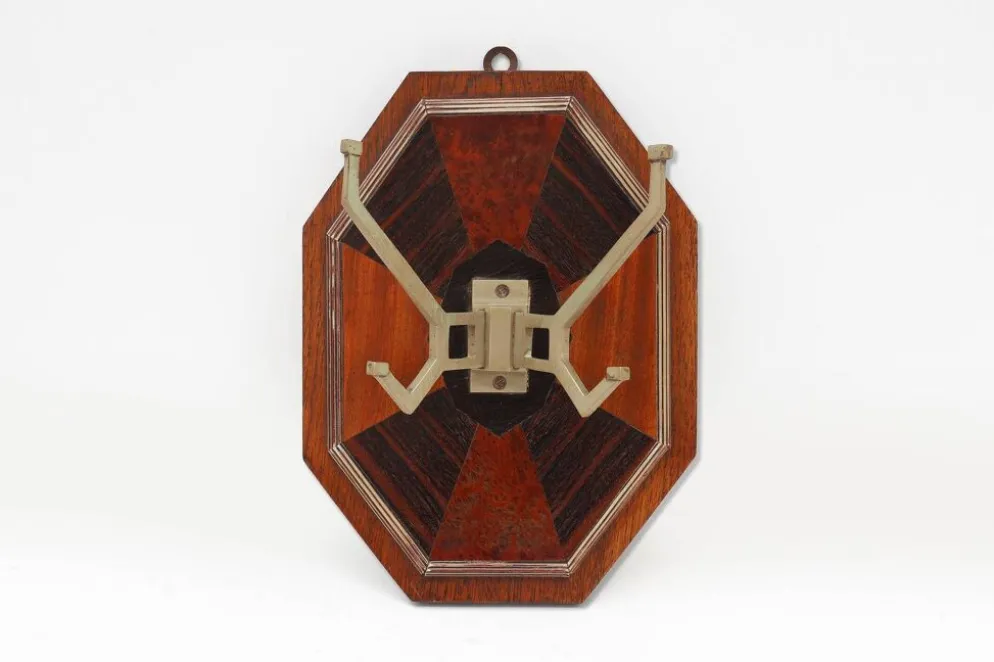 Porte-manteau mural Art Déco à marqueterie géométrique, France vers 1930