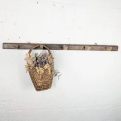 Porte-manteau mural artisanal en bois brut