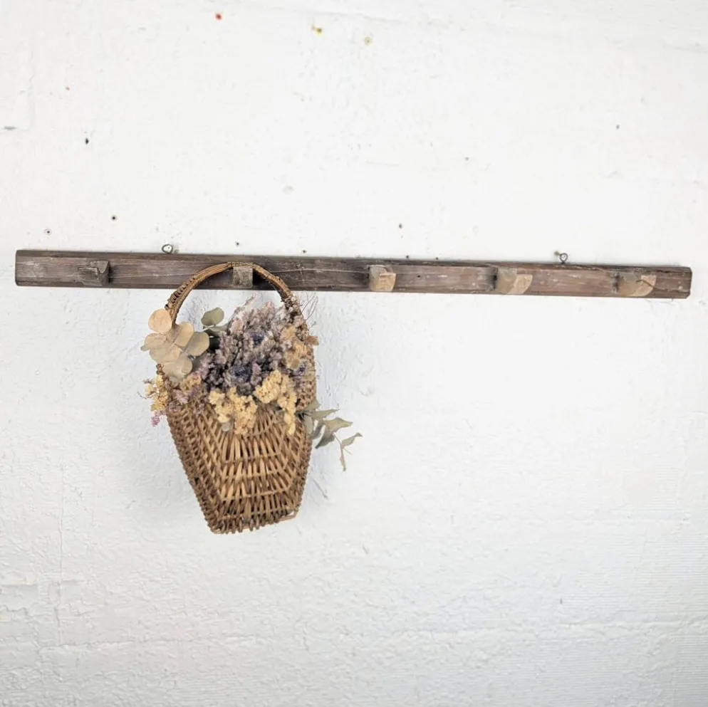 Porte-manteau mural artisanal en bois brut