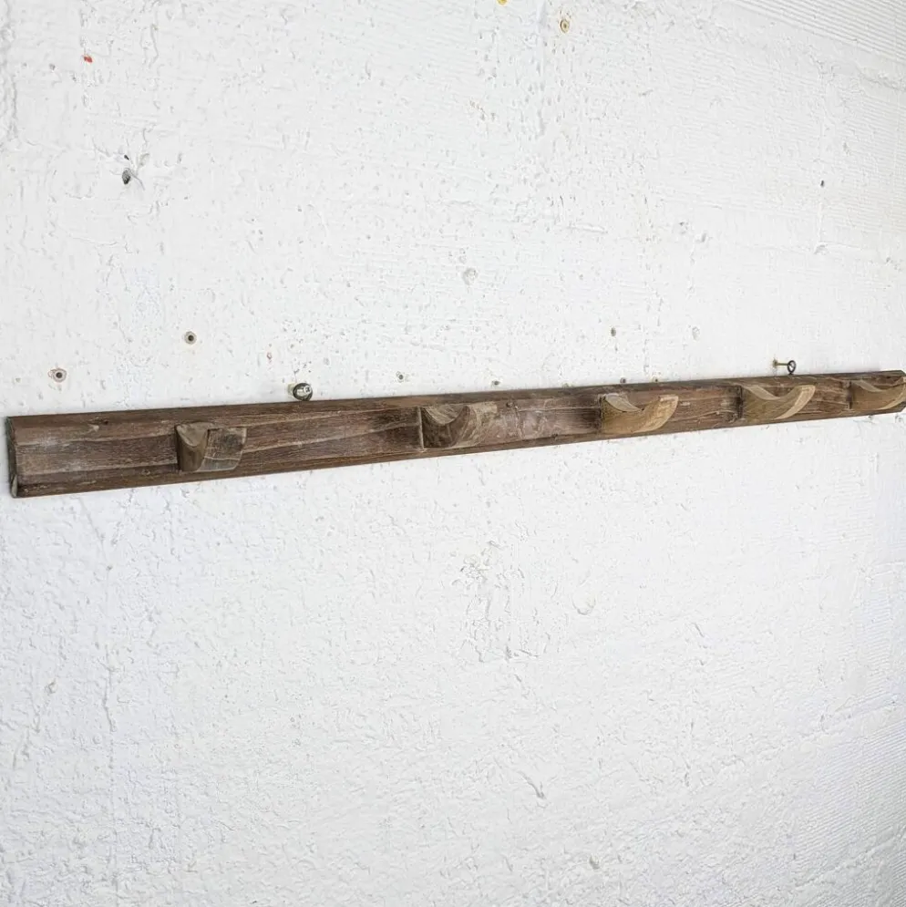 Porte-manteau mural artisanal en bois brut