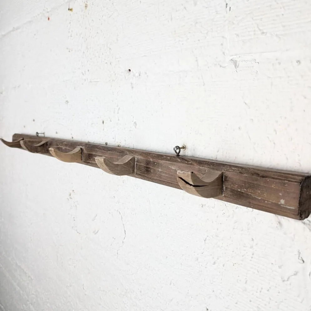 Porte-manteau mural artisanal en bois brut