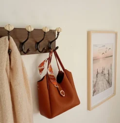 Porte manteau mural bois crochet fonte et céramique - fait main